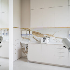 Gabinet zabiegowy i sterylizacja w Klinice Dr Frąszczak – nowoczesne wyposażenie